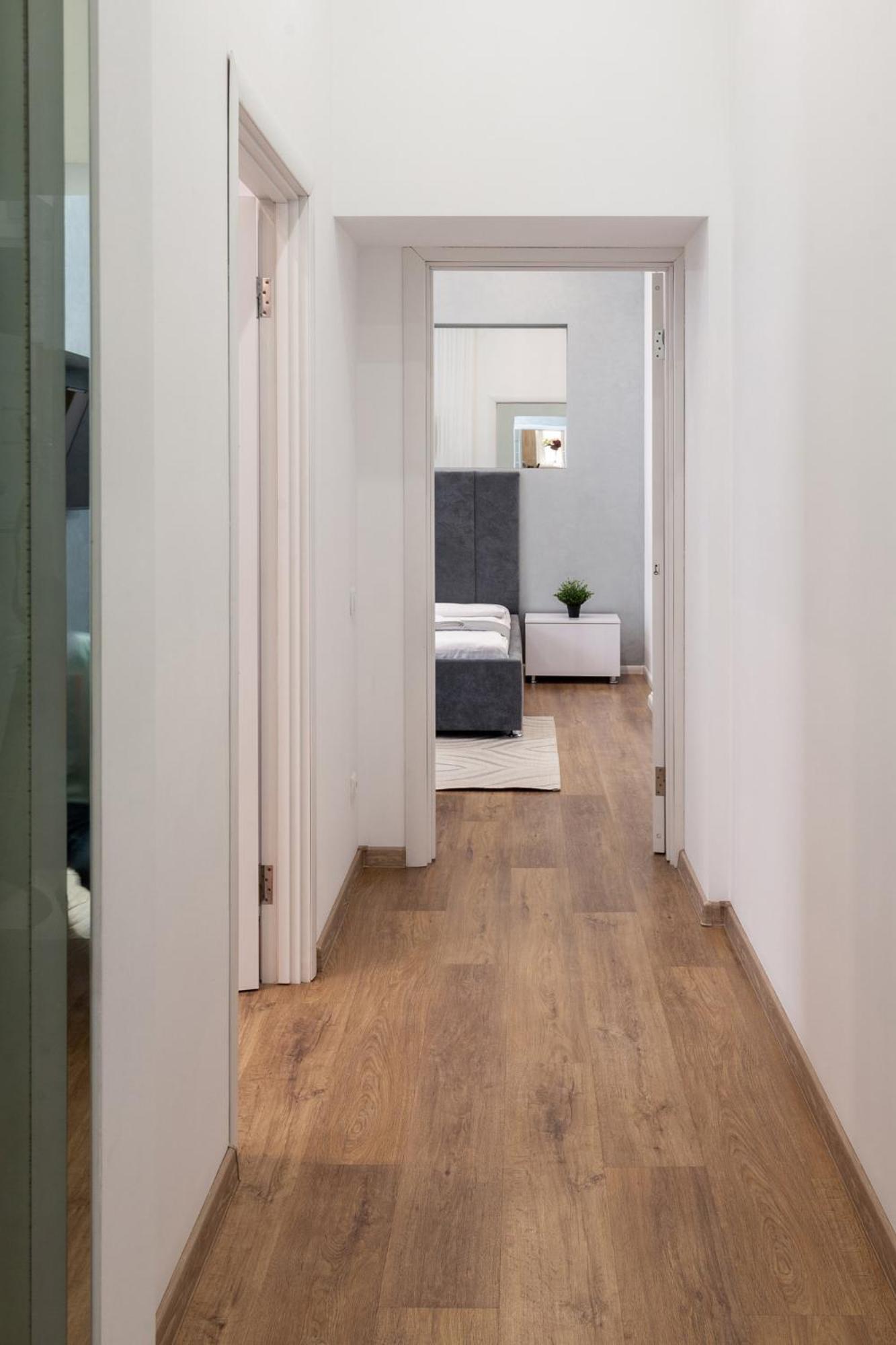 Royal Apartment On Franka 28 Lviv Ngoại thất bức ảnh